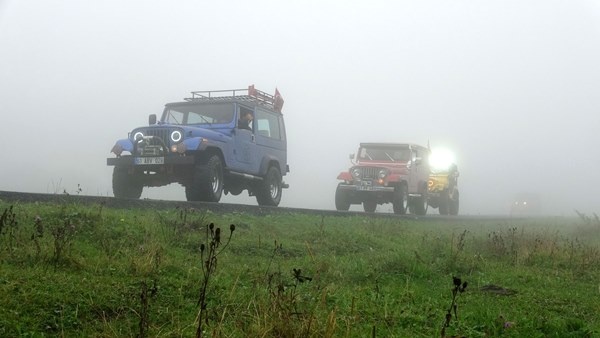 70 yıllık cipler, Karadeniz'in zorlu yollarını aşıyor 2