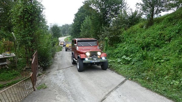 70 yıllık cipler, Karadeniz'in zorlu yollarını aşıyor 12