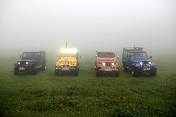 70 yıllık cipler, Karadeniz'in zorlu yollarını aşıyor 3