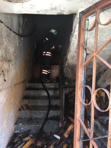 Trabzon'da yangında mahsur kalan 3 kişi kurtarıldı 6