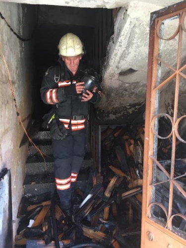 Trabzon'da yangında mahsur kalan 3 kişi kurtarıldı 7