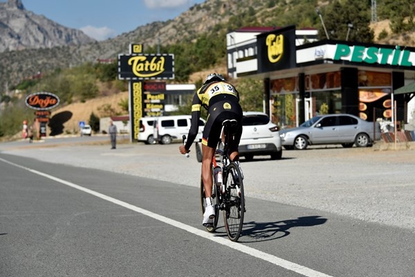 Türkiye Yol Bisikleti Yarışları tarihi İpek Yolu'nda başladı 20