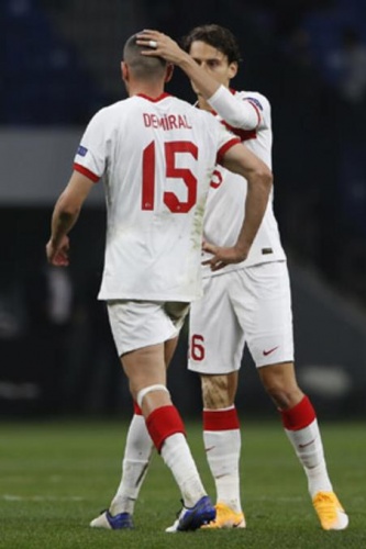 Milli futbolcu için rekor bonservis 4