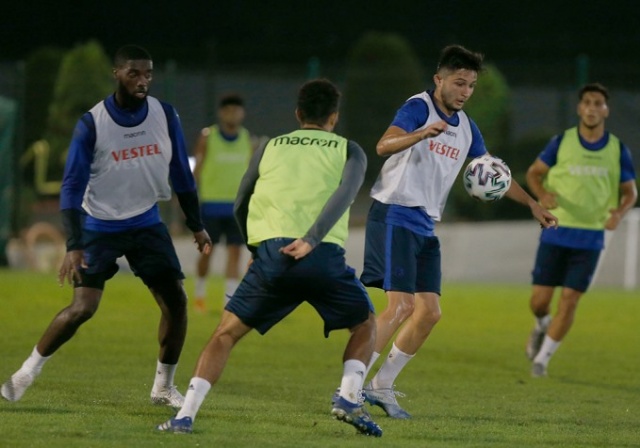 Trabzonspor Başakşehir'e bileniyor 15