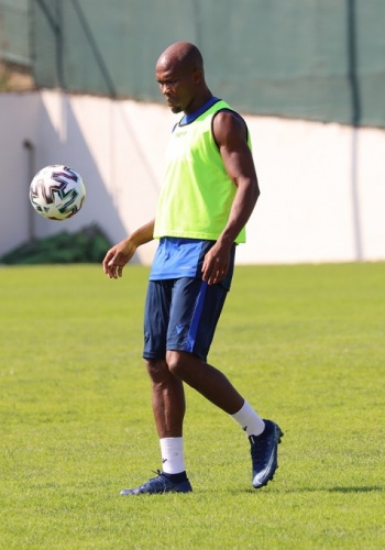 Trabzonspor'da Teknik Direktör Eddie Newton Fenerbahçe hazırlıklarına başladı 11