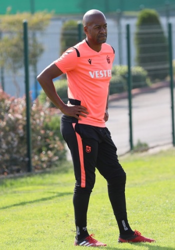 Trabzonspor'da Teknik Direktör Eddie Newton Fenerbahçe hazırlıklarına başladı 12