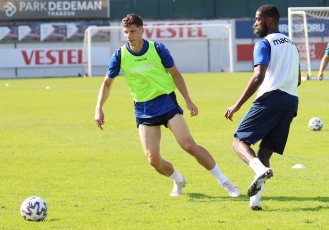 Trabzonspor'da Teknik Direktör Eddie Newton Fenerbahçe hazırlıklarına başladı 13