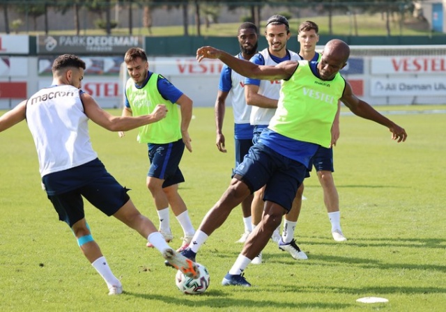 Trabzonspor'da Teknik Direktör Eddie Newton Fenerbahçe hazırlıklarına başladı 15