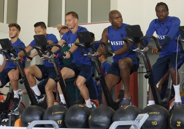 Trabzonspor'da Teknik Direktör Eddie Newton Fenerbahçe hazırlıklarına başladı 7