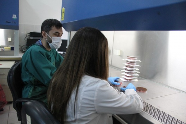 Uzun süre kullanılan maske mikrop yuvasına dönüşüyor 7