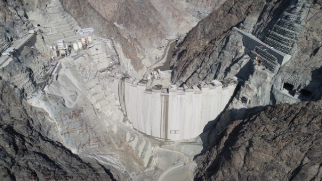 Dev projede jeneratörler takılmaya başladı 6