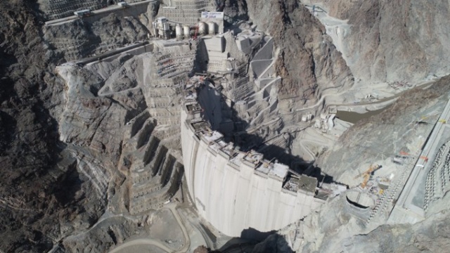 Dev projede jeneratörler takılmaya başladı 8