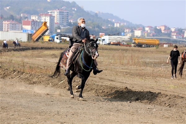 Beşikdüzü'nde at yarışlı Cumhuriyet kutlaması 6