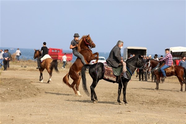 Beşikdüzü'nde at yarışlı Cumhuriyet kutlaması 9