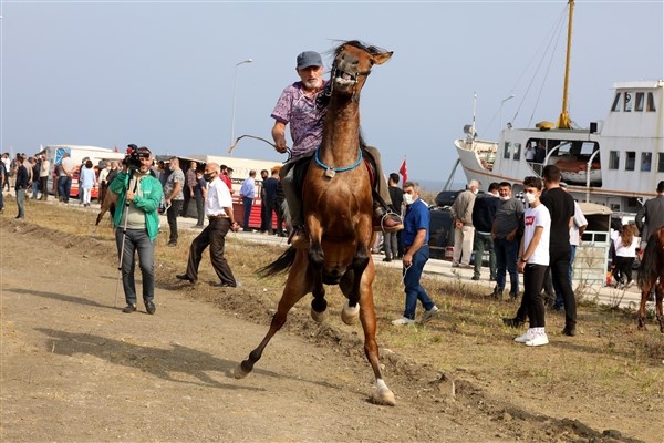 Beşikdüzü'nde at yarışlı Cumhuriyet kutlaması 7