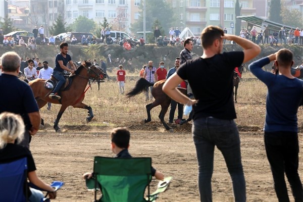 Beşikdüzü'nde at yarışlı Cumhuriyet kutlaması 11