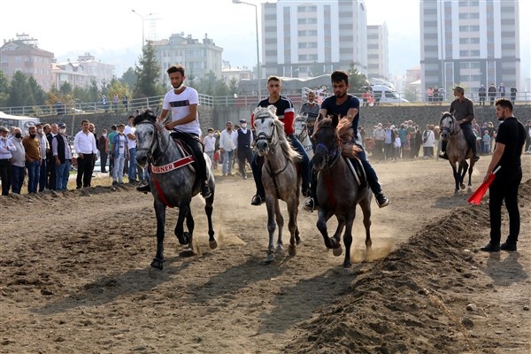 Beşikdüzü'nde at yarışlı Cumhuriyet kutlaması 12