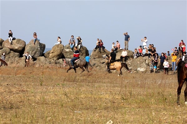 Beşikdüzü'nde at yarışlı Cumhuriyet kutlaması 16