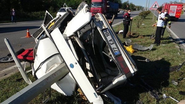 Karadeniz Sahil yolunda kaza! Parçalanan araçtan sağ çıktı 10