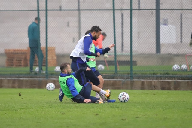 Trabzonspor Alanyaspor Hazırlıklarını Taktik Antrenmanla Sürdürdü 7