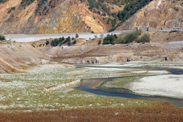 Göldeki kuraklık dikkat çekiyor 11