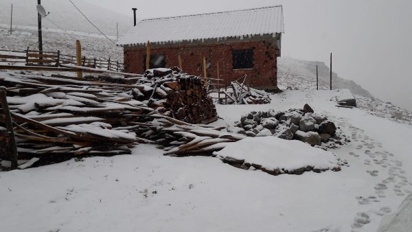Gümüşhane'de kar yüzünü gösterdi 5