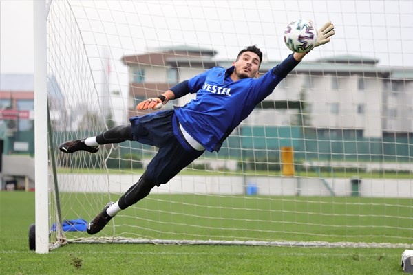 Trabzonspor Alanyaspor Hazırlıklarını Taktik Antrenmanla Sürdürdü 25