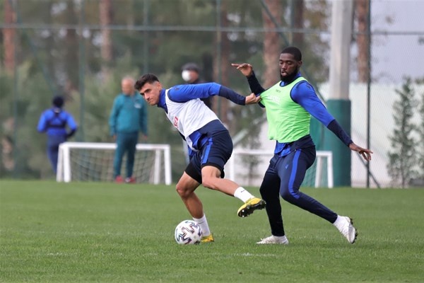 Trabzonspor Alanyaspor Hazırlıklarını Taktik Antrenmanla Sürdürdü 17