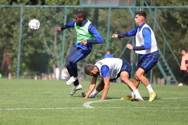 Trabzonspor Alanyaspor Hazırlıklarını Taktik Antrenmanla Sürdürdü 22