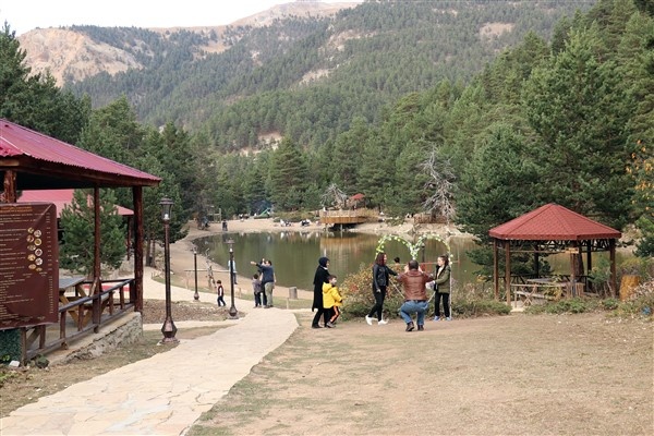 Limni Gölü'ne ziyaretçi akını 15