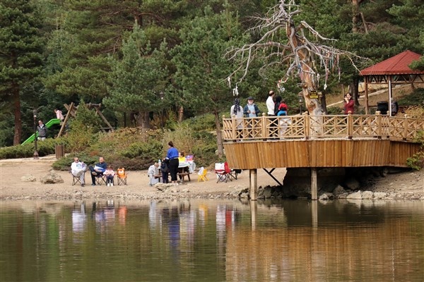 Limni Gölü'ne ziyaretçi akını 9