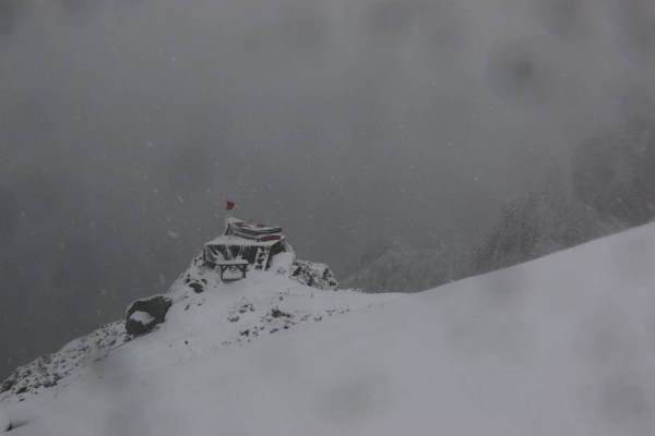 Kaçkar Dağları'ndaki yaylalara kar yağdı 13