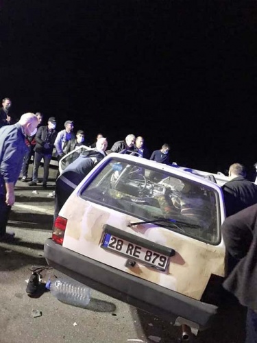 Ters yönden gelen araçla kafa kafaya çarpıştı: 2 ölü, 2 yaralı. 10 Kasım 2020 4