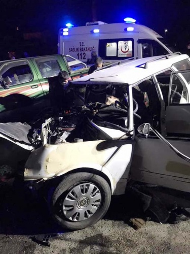 Ters yönden gelen araçla kafa kafaya çarpıştı: 2 ölü, 2 yaralı. 10 Kasım 2020 6