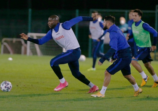 Trabzonspor'da Erzurumspor maçı hazırlıkları sürüyor: Hedef 3 puan 16