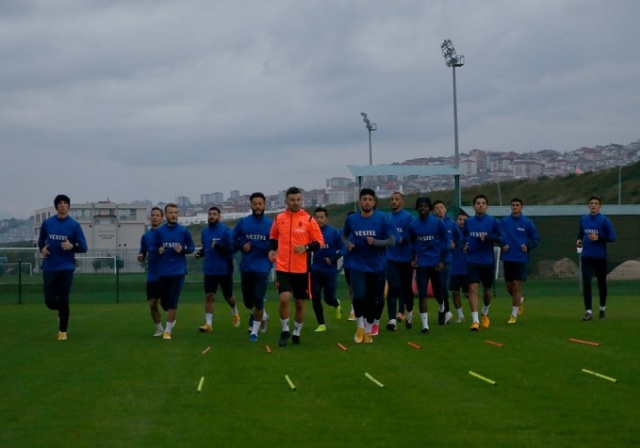 Trabzonspor'da Erzurumspor maçı hazırlıkları sürüyor: Hedef 3 puan 15
