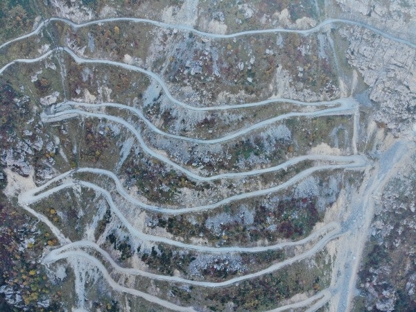 'Dünyanın en tehlikeli yolu’ndan geçmek cesaret istiyor. 7