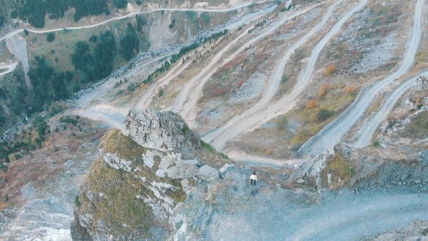 'Dünyanın en tehlikeli yolu’ndan geçmek cesaret istiyor. 5