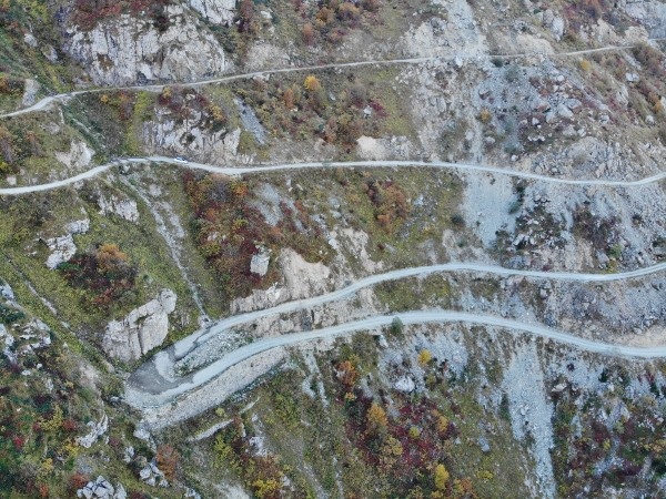 'Dünyanın en tehlikeli yolu’ndan geçmek cesaret istiyor. 8