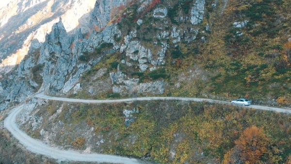 'Dünyanın en tehlikeli yolu’ndan geçmek cesaret istiyor. 6