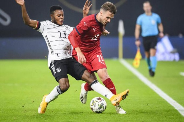 Novak bir darbe daha yedi 2