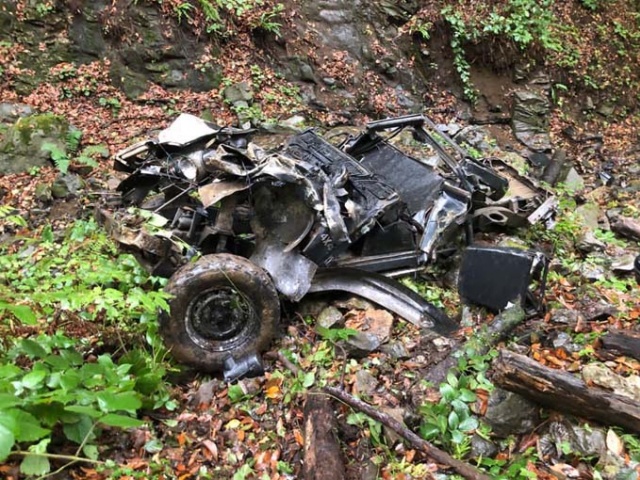 Trabzon'da kamyonet uçuruma yuvarlandı: 2 Yaralı 4