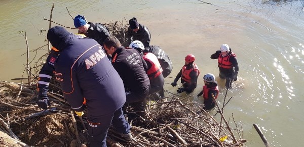 Giresun'da dereye uçan aracın kayıp sürücüsünün cansız bedeni bulundu 4