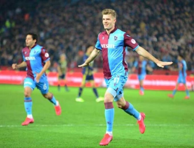 Sörloth gündemden düşmüyor 12