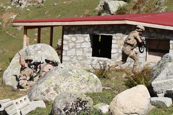 Trabzon'da 6 yayla evi soyuldu! Operasyon başladı 7