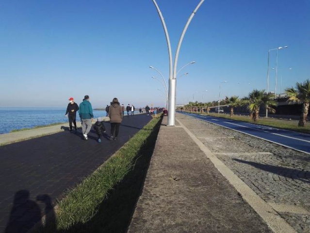 Trabzon'da güneşi gören sahile koştu 5