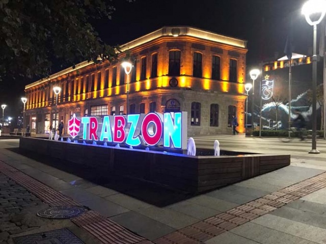 koronavirüsle  mücadele kapsamında Trabzon'da sokaklar boş kaldı. 3