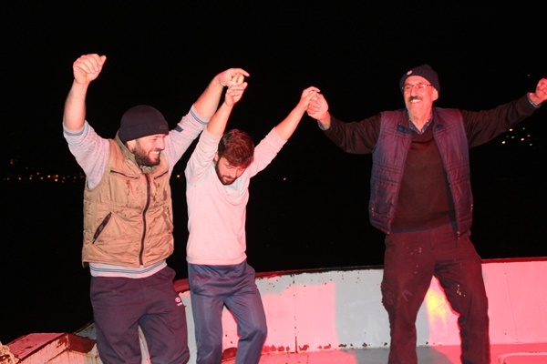 Karadeniz’de balıkçıların zorlu balık avı mesaisi 4