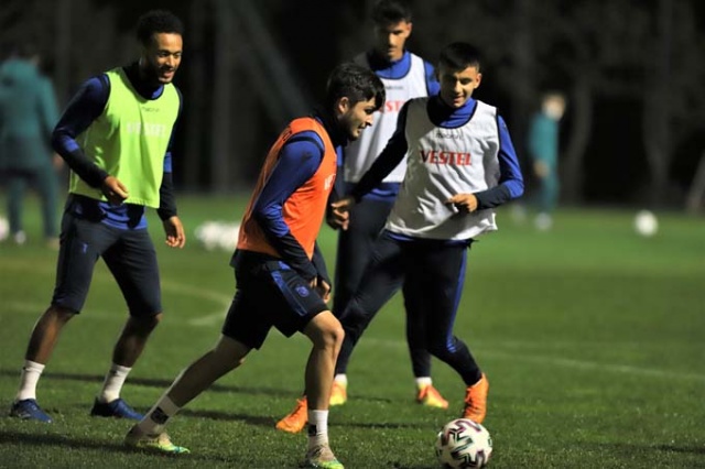 Trabzonspor Sivasspor hazırlıklarını sürdürüyor. 1 Aralık 2020 18