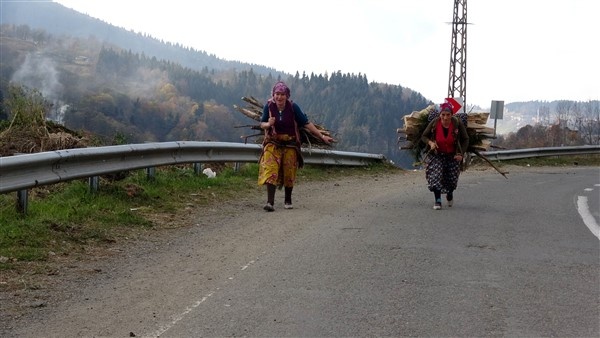 Trabzon'da sokaklar boşaldı tarlalarda hareketlilik var 2